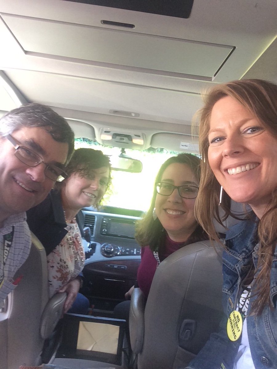 Senora_Morris's tweet image. High school teachers head to middle school today to get future Vikes and Lions excited about languages. How do you #leadwithlanguage? @MmeDeckerFrench @amy_mullay @NHPrincipal #lionpride