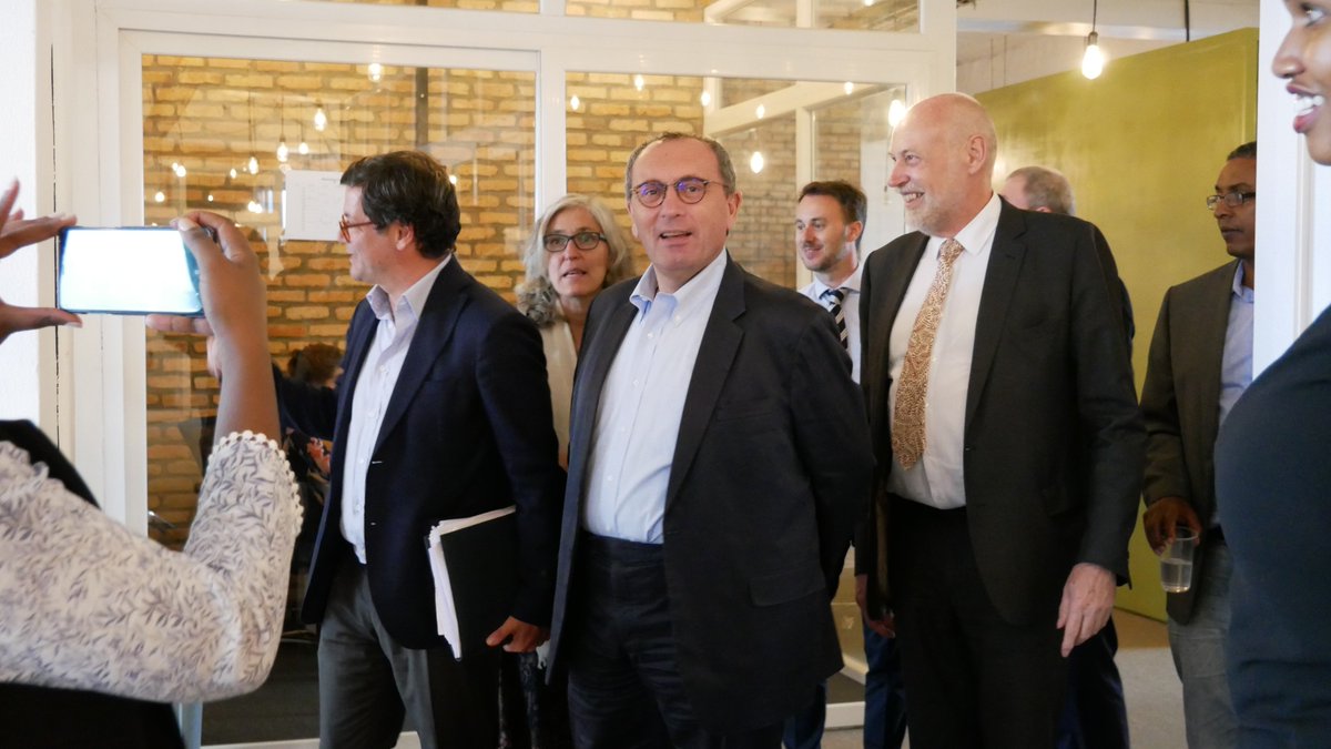 WSH_Kigali's tweet image. DG #DEVCO Mr Stefano Manservisi, Minister of #MITEC Hon Jean de Dieu Rurangirwa, PS #MINICOM, DG NIRDA , @EUinRW visited @WSH_Kigali . Thank you to all the startups who presented their products and solutions @pikiwash @CharisUAS @AwesomityLab @AREDRwanda  @WakaWakaLight @zipline