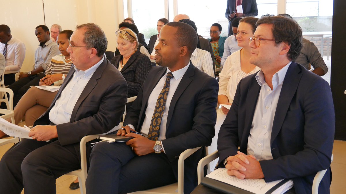 WSH_Kigali's tweet image. DG #DEVCO Mr Stefano Manservisi, Minister of #MITEC Hon Jean de Dieu Rurangirwa, PS #MINICOM, DG NIRDA , @EUinRW visited @WSH_Kigali . Thank you to all the startups who presented their products and solutions @pikiwash @CharisUAS @AwesomityLab @AREDRwanda  @WakaWakaLight @zipline