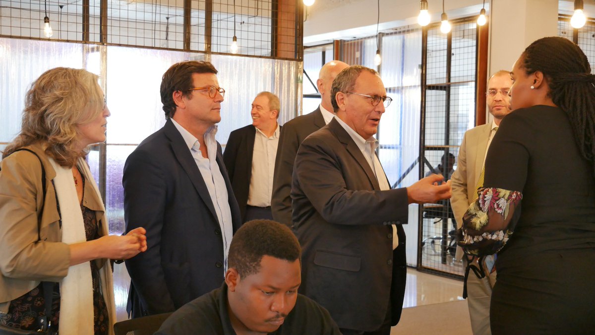 WSH_Kigali's tweet image. DG #DEVCO Mr Stefano Manservisi, Minister of #MITEC Hon Jean de Dieu Rurangirwa, PS #MINICOM, DG NIRDA , @EUinRW visited @WSH_Kigali . Thank you to all the startups who presented their products and solutions @pikiwash @CharisUAS @AwesomityLab @AREDRwanda  @WakaWakaLight @zipline
