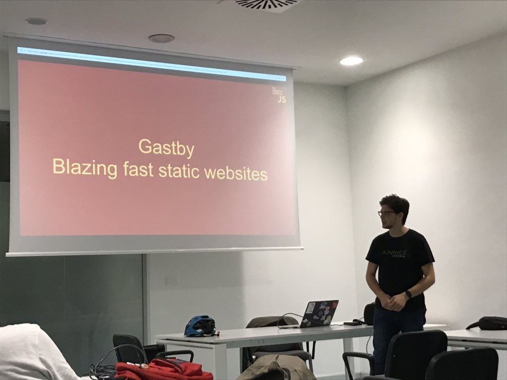 JellyBellyDev's tweet image. @MatteoManchi and @sockhatso talks about #gastby #gastbyjs at @roma_js #aperitech