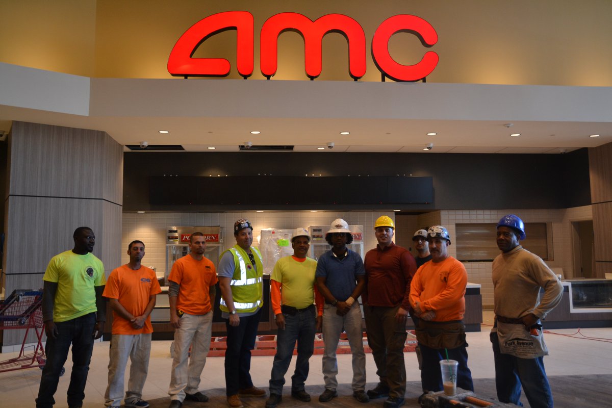 CarpentersNyc's tweet photo. NYCDCC Carpenters are overhauling the Staten Island Mall. The mall will soon be home to a new movie theater thanks to our carpenters! #UnionStrong https://t.co/UyGVhXp1uM