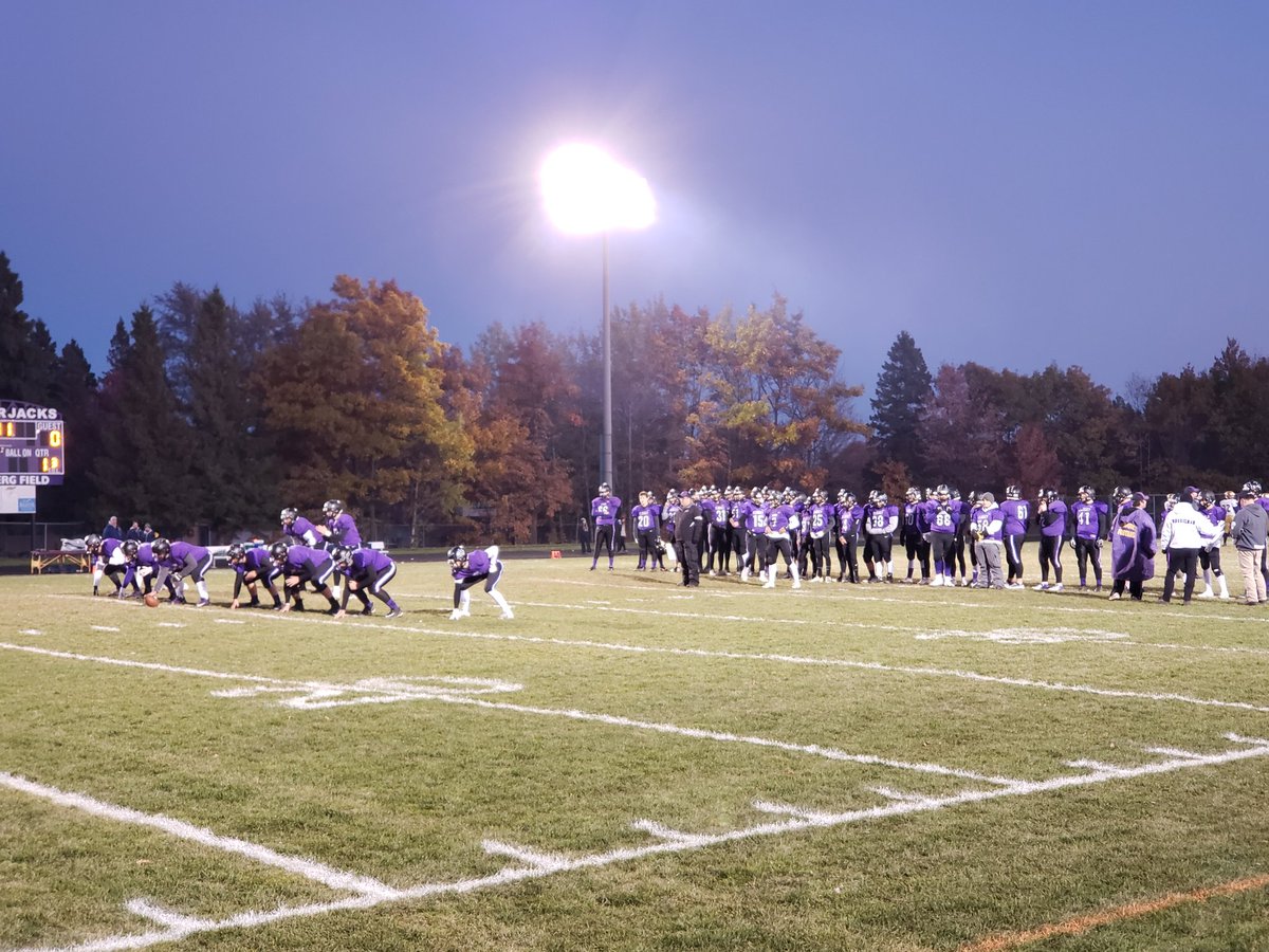 DHMN_Photos's tweet photo. #WednesdayNightLights #MEAweek @CHS_Lumberjacks vs. @HermantownHawks #FridayNightLights https://t.co/C3SqqAYLGy