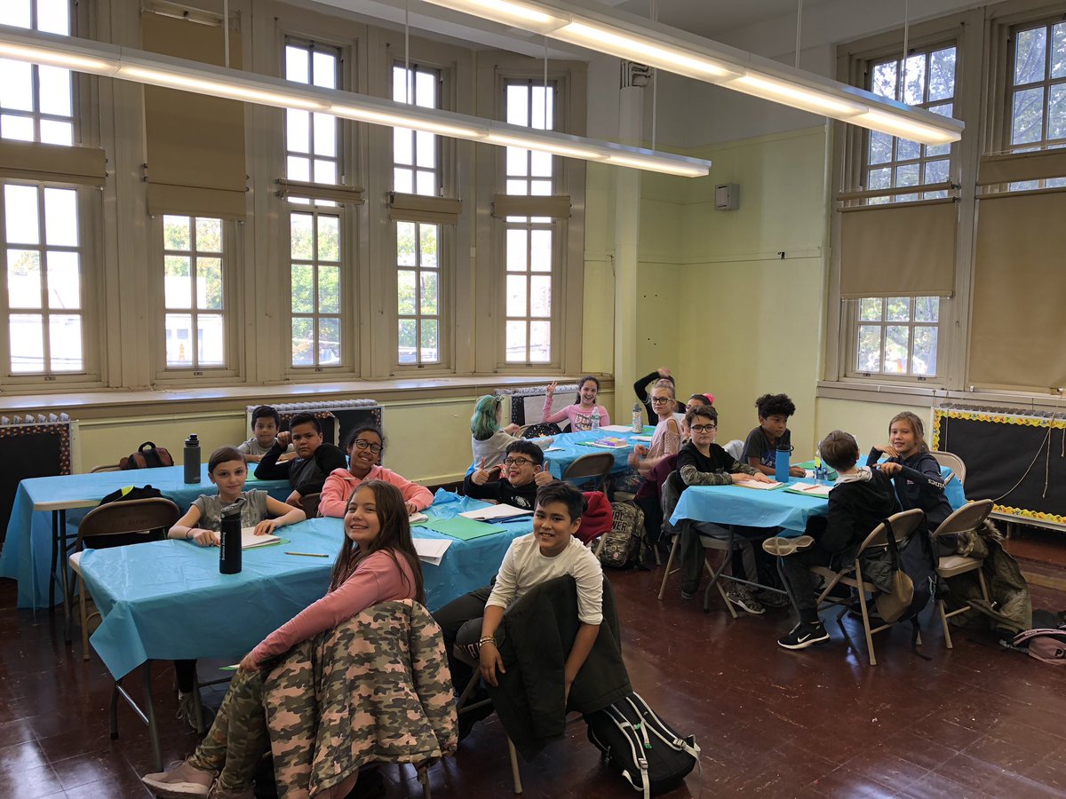 PS91Q's tweet photo. Which side do you take?!? The PACK comes together during debate! #onepackmanypawprints #huskies #ps91q #championsforchildren @NYCSchools @DOEChancellor @District24Team https://t.co/JRofcvfIE4