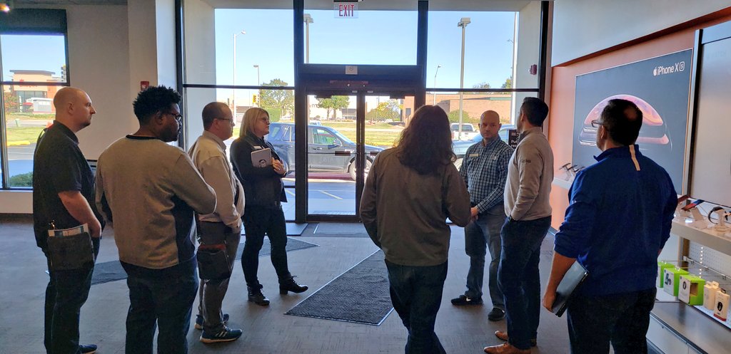 #RoadWarriorsTour continues with <a href="/TomMonahan10/">Tom Monahan</a> and @joe_boxer44 as we hung out with @ErikMobileGLM <a href="/Anais_H/">Anais Herrera</a> @tbh_bernie <a href="/Rigs8892/">Rigo Ortiz</a> @Agustin1Chicago mobile team, Wabash, and Sixth Street! #GLM #IntegratedWarriors #NapientekNation