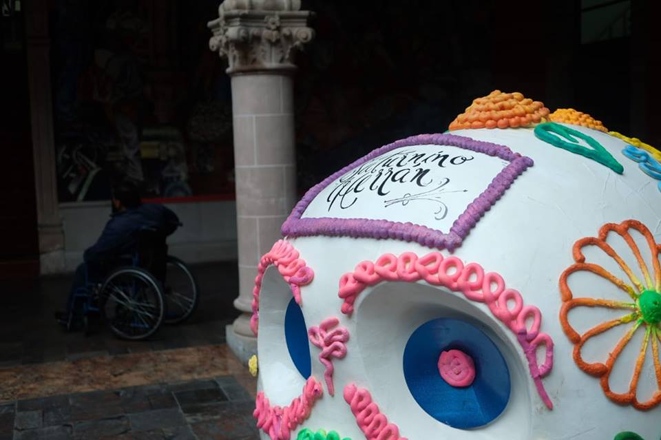 MartinOrozcoAgs's tweet photo. Los invito a dar una vuelta por Palacio de Gobierno donde podrán disfrutar de una decoración que celebra nuestras tradiciones y del Altar de Muertos en honor al gran pintor Saturnino Herrán.

#LaCatrinaPintaBien
#CaminamosContigoAl100 https://t.co/bOcdJjmpN3