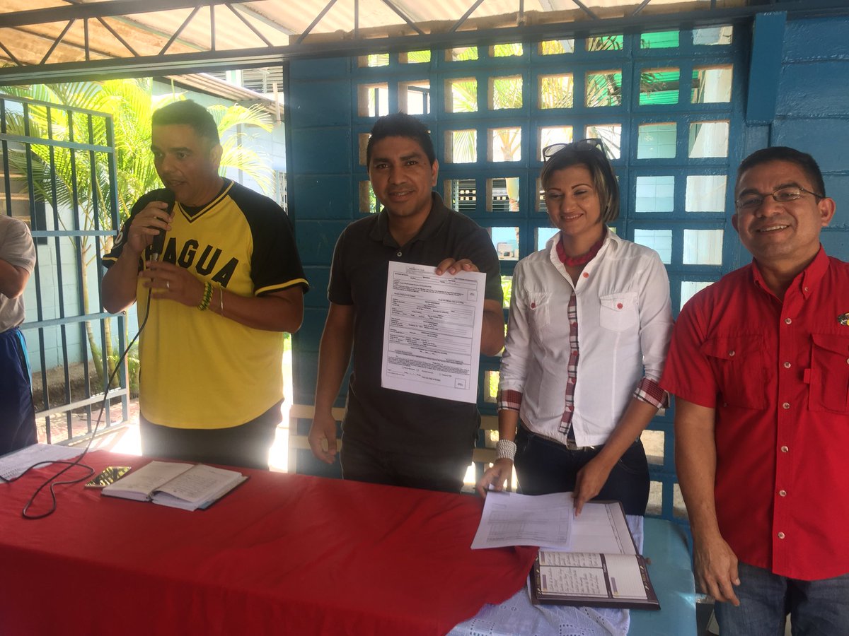 mreyesPSUV's tweet photo. Asambleas con delegados de Sinafum Aragua en los municipios Santos Michelena y Bolívar  resteados con la recuperación del poder adquisitivo de los trabajadores    @NicolasMaduro @dcabellor #ChavismoEsPatriaLibre https://t.co/CAQkZ0b8f1
