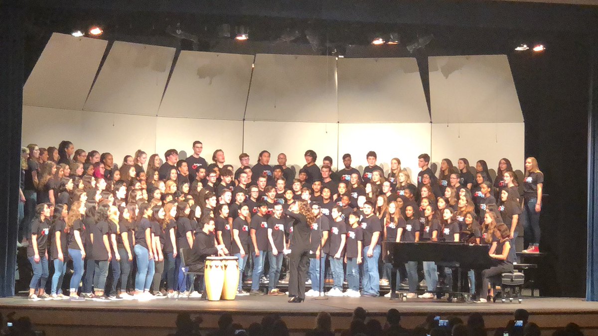 dlschoolcraf's tweet photo. Excellent show by the GCM Choir! @FCPSR2 https://t.co/UXOBvw4Nge