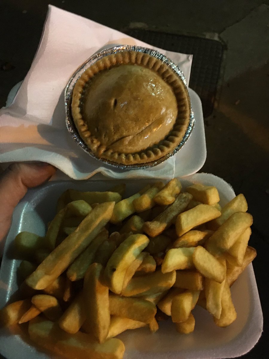 RuncornTown's tweet image. I can confirm the food here at Guisborough is excellent! I had some purely for review purposes. 🥧 

#PieReview