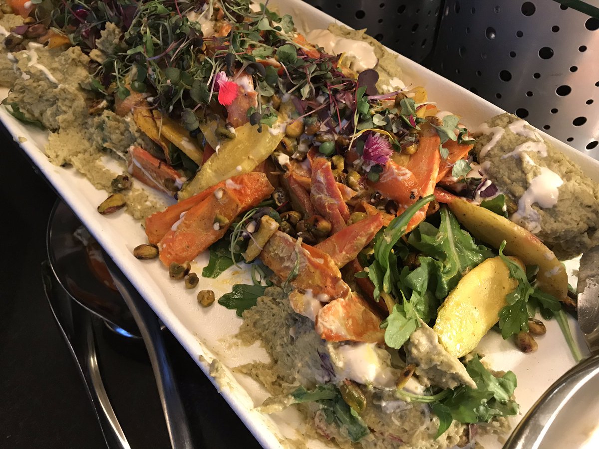 missfish's tweet photo. Somehow roasted carrots and hummus take on a life of their own here! @PatrickTurcot as elevated simple foods to a whole new level. #meetourmenu https://t.co/eBk8eYgruk