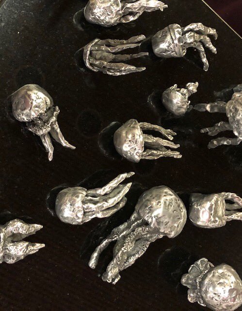 MargieKelk's tweet photo. New series of jellyfish sculptures cast in aluminum I would beware if I were you!
#aluminumsculpture #jellyfish #canadianart #canadianartist #torontoartist #referencecontemporary #margiekelk https://t.co/LgVZHrtNUp