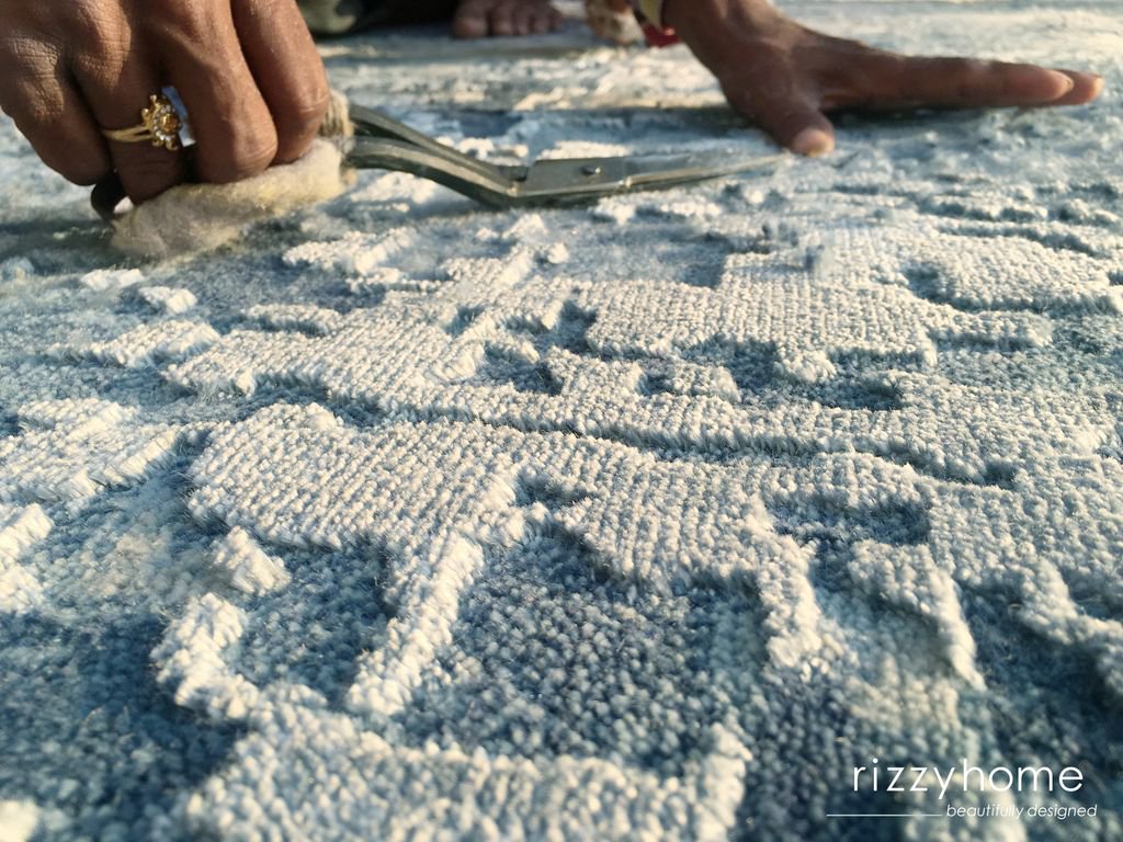 RizzyHome's tweet photo. The Artistry rug collection is pure New Zealand wool and accented with shimmering Viscose for contrasting highlights. Hand washed, hand carved and hand surged. #rizzyhome #rizzy #rizzyrugs #accentrugs #October2018 #HPMKT #HighPointMarket #HPMKT2018 #HighPointMarket2018 https://t.co/GsnxTI9G7L