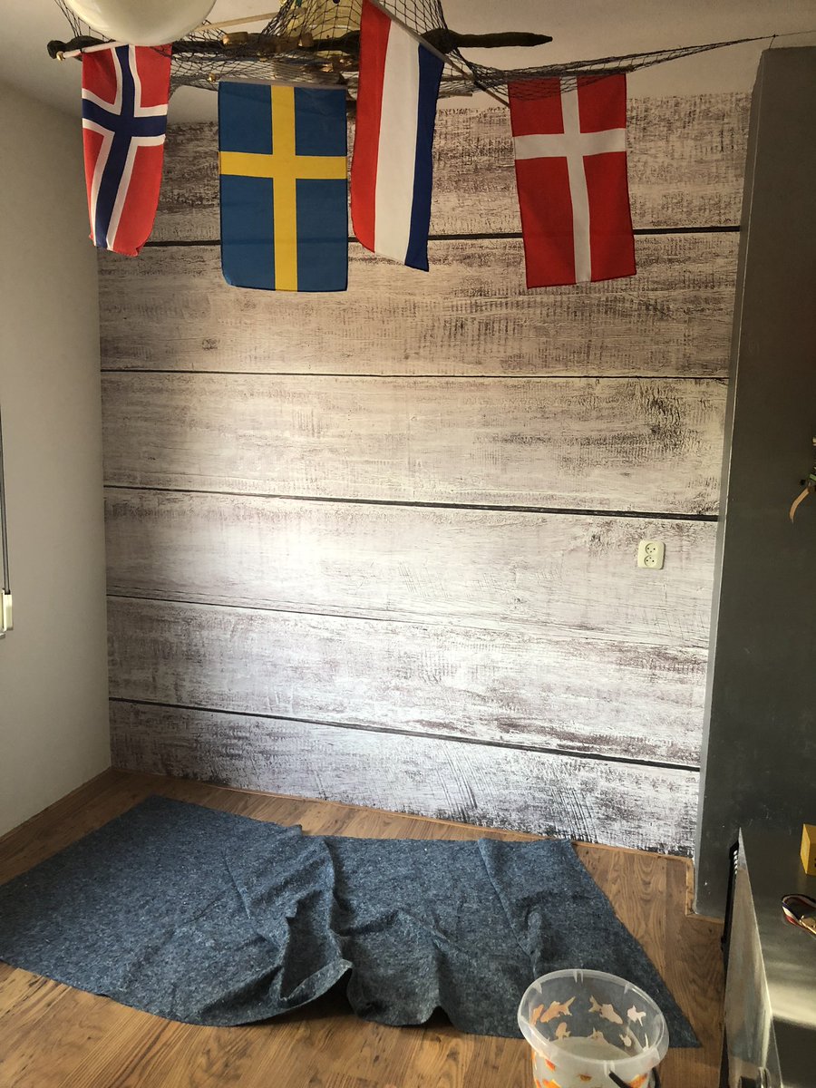 hofschilder's tweet photo. #behang #fotobehang altijd leuk om te behangen! https://t.co/1wHzwZoZfP