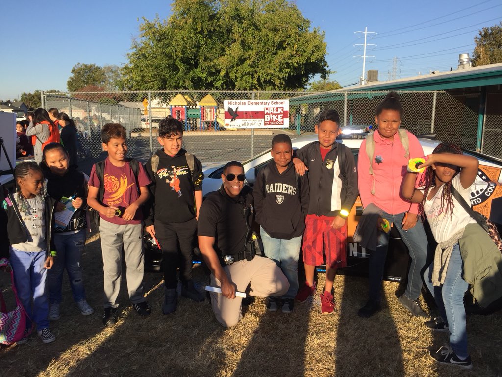 SacramentoSAL's tweet photo. SSD and CHP participated in another Walk to School Day at Nicholas Elementary School this morning! The school partnered with #walksacramento to provide safer routes for students to walk and bike to school. Happy walking!! | #ssdsal #sacscip #sacsheriff #ssdproud #walktoschoolday https://t.co/fR1FuXxO2E