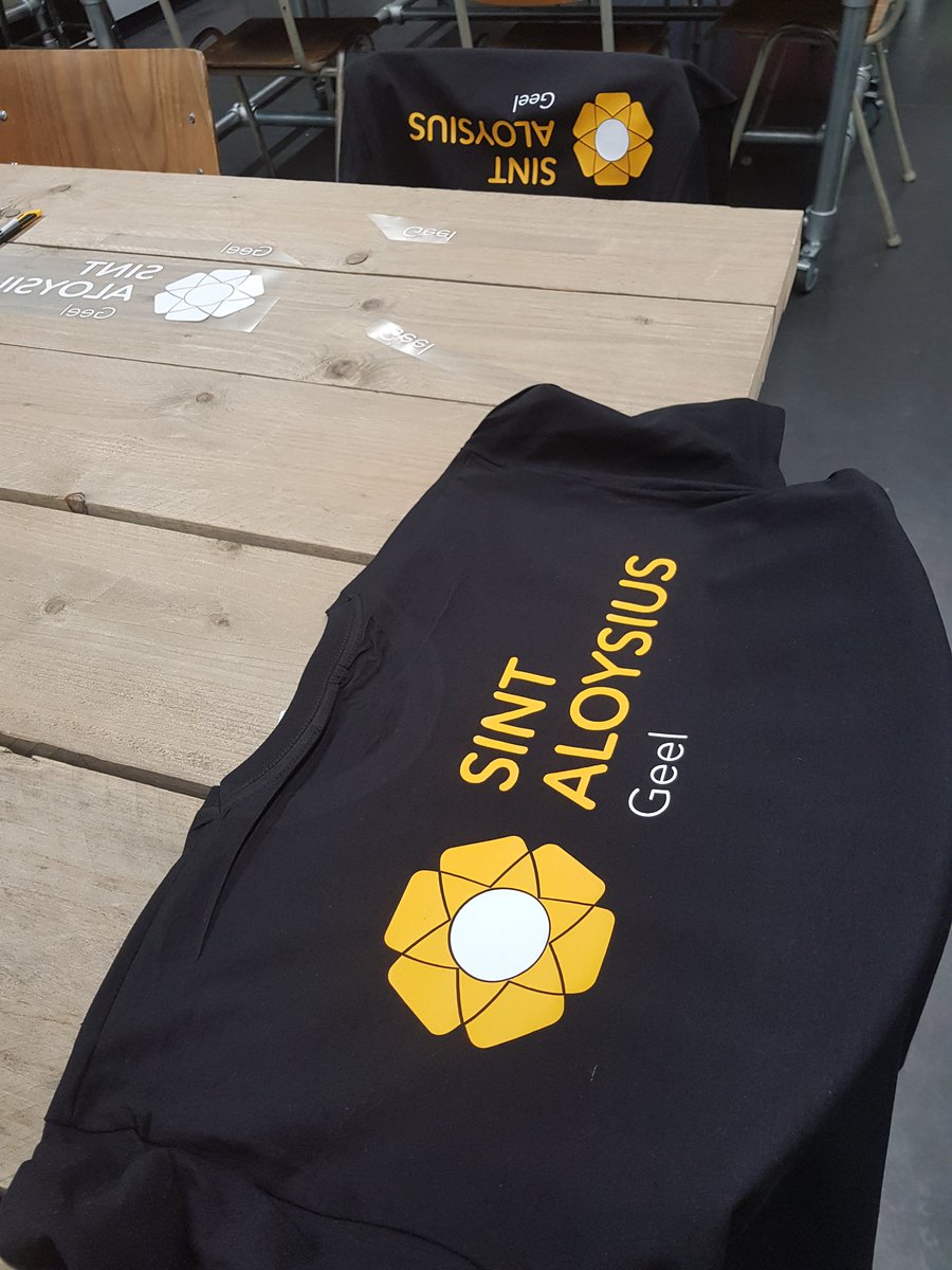 FabLab_Geel's tweet photo. Selfmade T-shirts #fablabgeel #SAG #Creat3dYourself #kogeka https://t.co/criwFNAohh