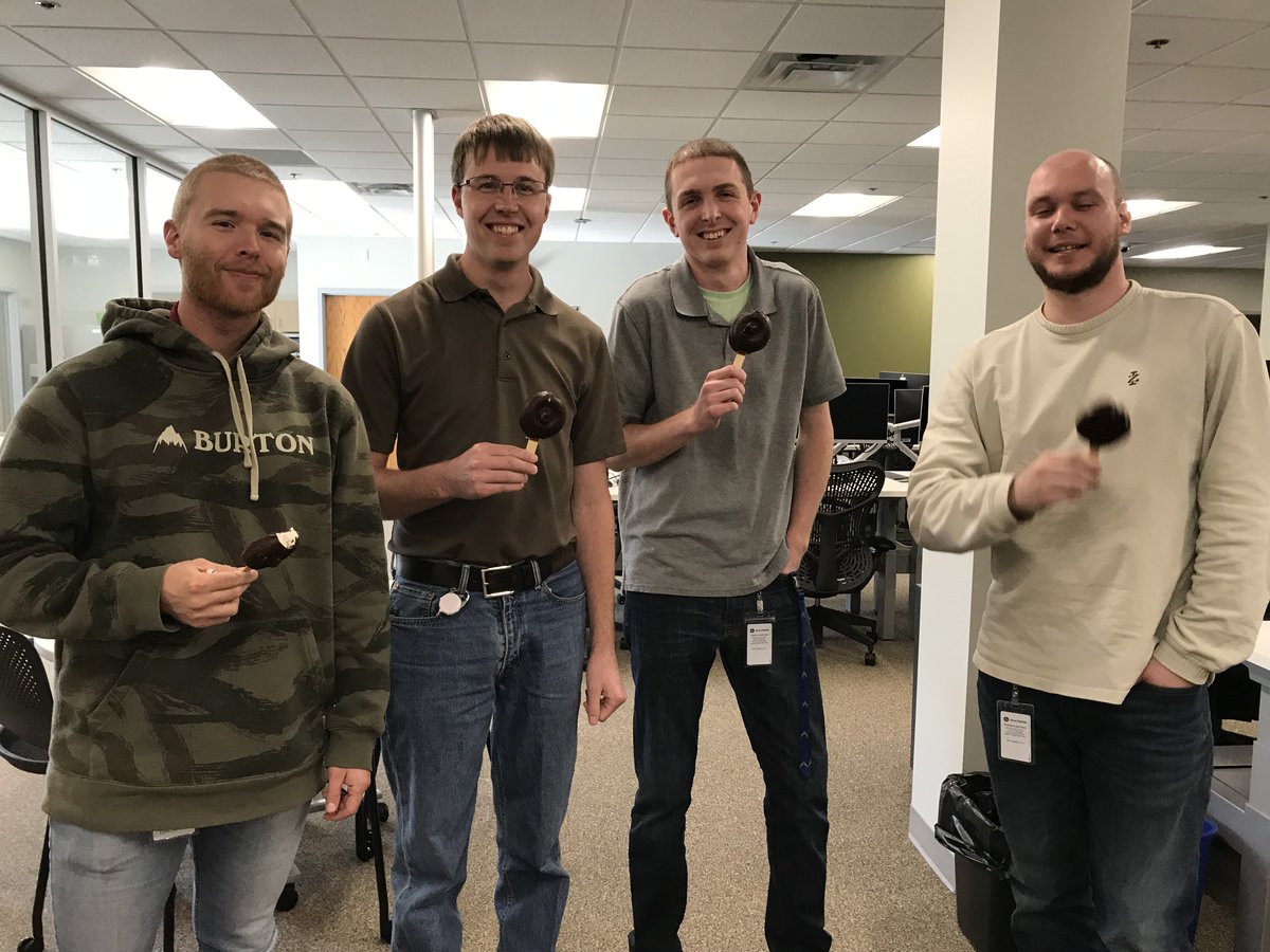 ISUResearchPark's tweet photo. S/O to our rockin' #TenantoftheWeek @JohnDeere! Welcome home to your new office space! We are so glad to have you at the #ResearchPark and can't wait to watch you grow. 🌱
Enjoy your #dillybars 🍦 https://t.co/ZnjBRw1GvC