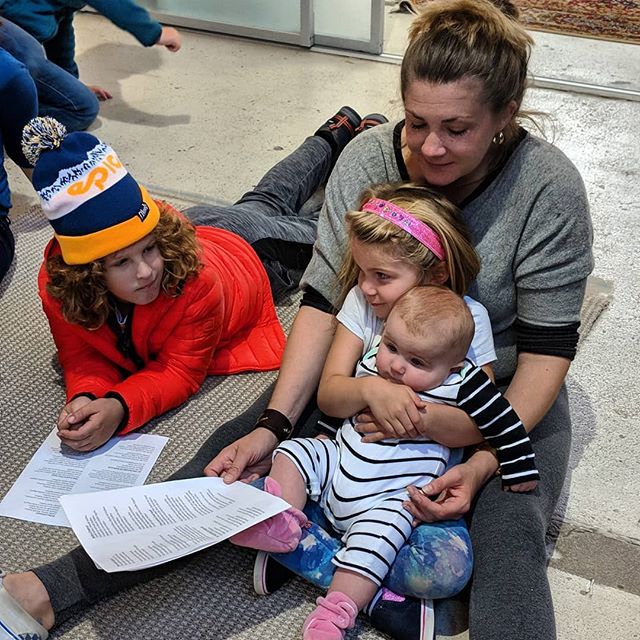 circlechicago's tweet photo. We learned a great Yiddish song during family music time this week! Do you know Dire-gelt? Hint...it's about the rent being due   https://t.co/TJx1OChM1s
.
#workmenscircle #yiddish #jewishmusic #jewisheducation  #yiddishmusic #progressivejudaism #socialjustice #interfaithfamily https://t.co/her3tX1OED