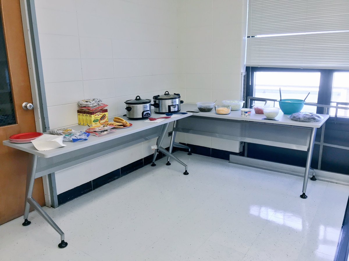 j_boggs14's tweet photo. Hosted a @DiscoveryEd Lunch &amp; Learn with @NFiliadis today. I am so lucky to have such an amazing partner!! Thanks to all who came to discover and eat!! #Asd4All #ASD4Tech https://t.co/ssGeXIaeQP