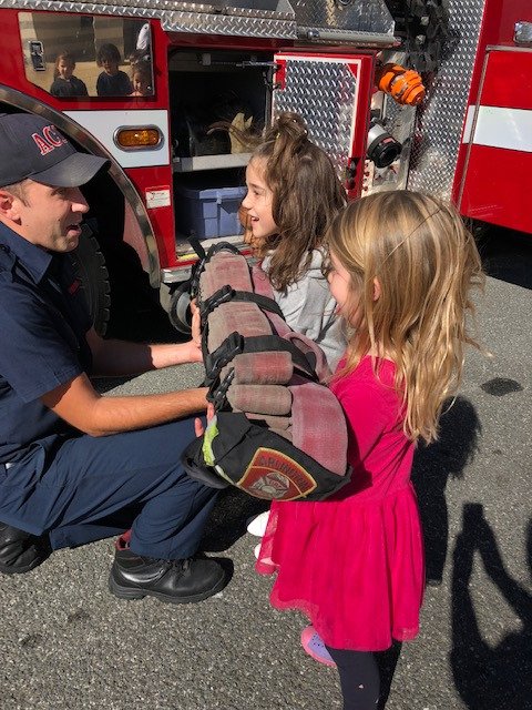 longbranch_es's tweet image. ACFD visited Long Branch to teach our Kindergarten students about fire safety and how they help our community.  @APSStudentServ @APS_EarlyChild #apsgetinvolved @longbranch_es