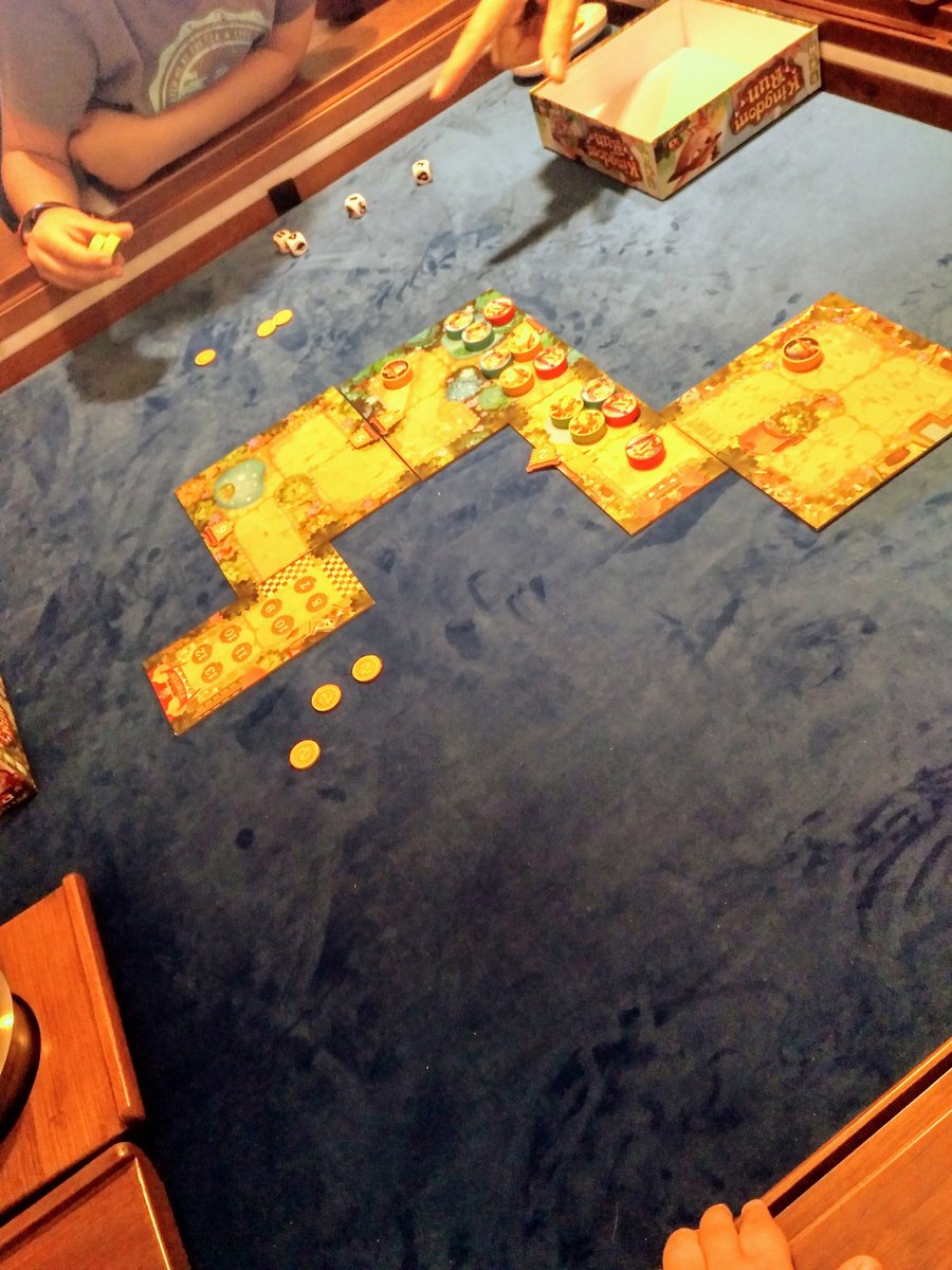 Tzalem's tweet image. Jugando a Deep Madness, Harry Potter y Kingdom Run. #2muchfun @mesasparajuegos