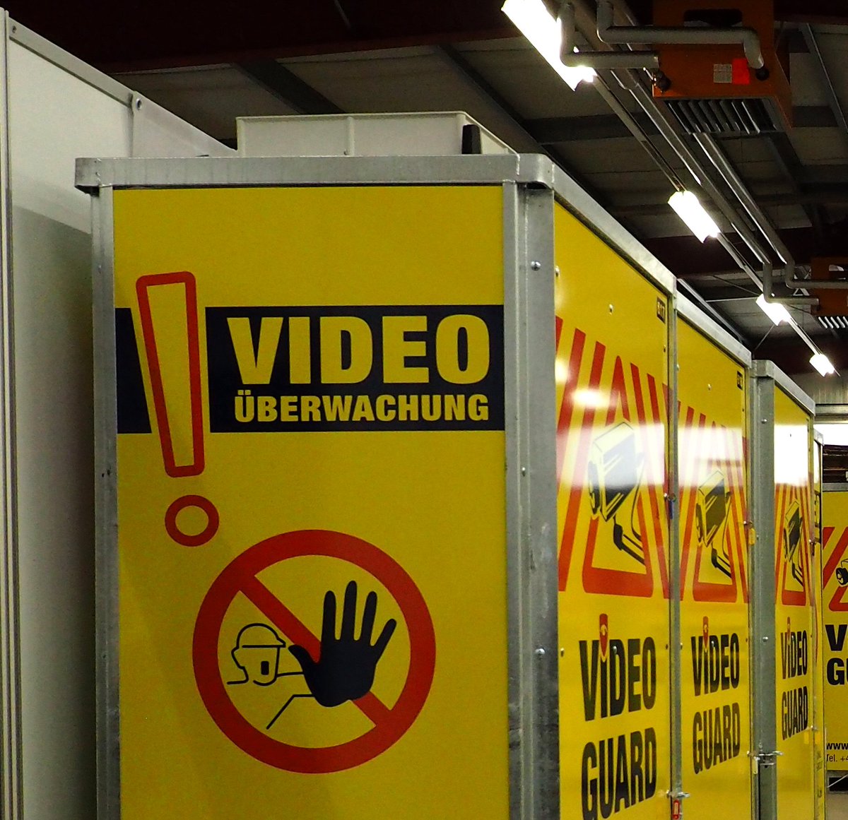VideoGuard24's tweet photo. Keine #Verzögerungen mehr wegen #Diebstahl und #Vandalismus: Sichern Sie Ihre (#Bau-) #Fläche schnell und effizient mit #videoguard! Weitere Informationen zum Schutz mit unserem #Kamerasystem finden Sie unter: https://t.co/aK9DAMffeS https://t.co/kf1r7YoNHn