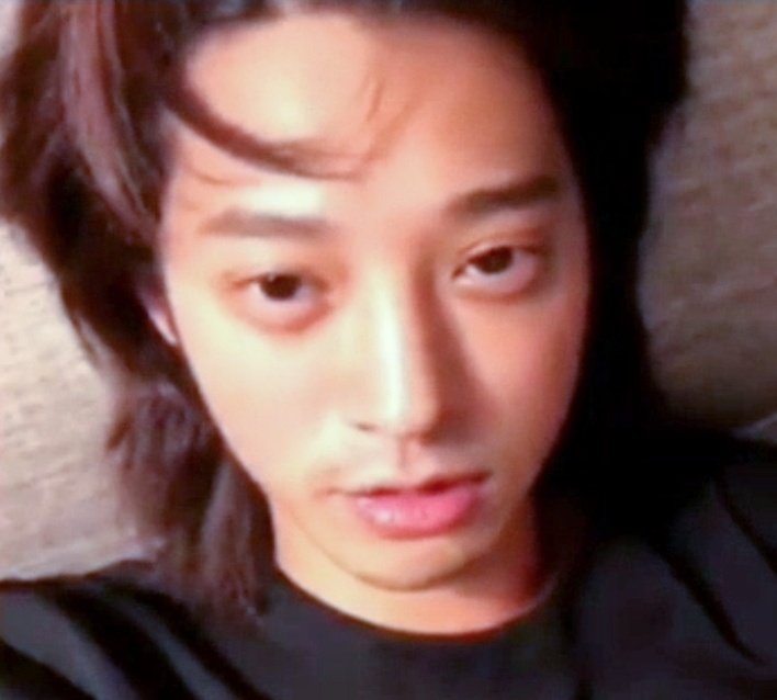 onewithjjy's tweet photo. A feast for the eyes. 😂
From @soulquaker_'s IG Live
src: @blossom.cheek
#drugrestaurant #정준영 #jjy
#드럭레스토랑 #jungjoonyoung https://t.co/YcSfq3GKCJ