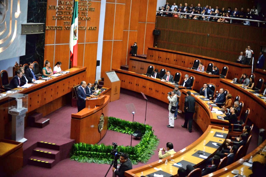 humbertodiaz22's tweet photo. A 3 años de gobierno en #Guerrero tenemos gobernabilidad, inversión, turismo y empleo. Hoy juntos hacemos frente a los desafíos de México con Plan y rumbo. Felicidades gobernador! @HectorAstudillo #3InformeAstudillo 👏🏼👏🏼👏🏼 https://t.co/Td2t3hRg42