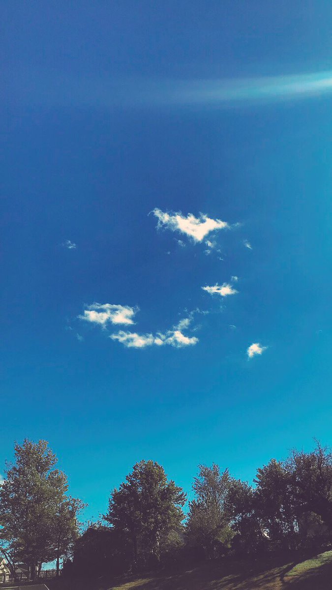 CornacchioReads's tweet image. What better way to learn about clouds than to go out and see them ourselves!? The Lightning Bolts took a quick field trip outside during science to observe and determine what types of clouds were out and about today ⚡️☁️ #LearningIsDoing @NTMKnightsAPS