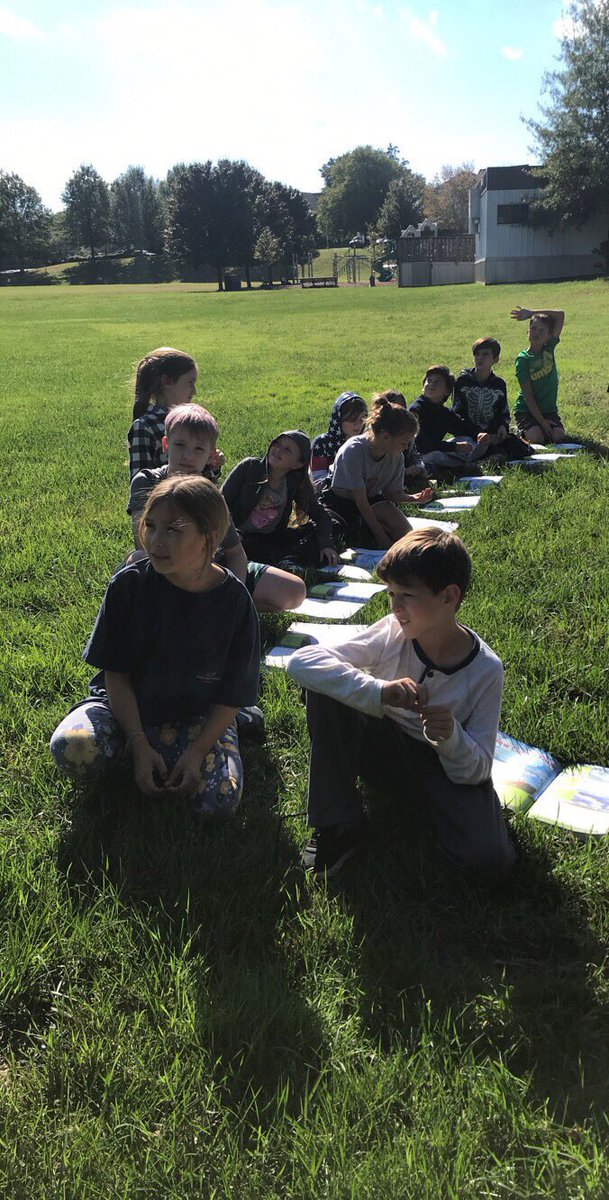 CornacchioReads's tweet image. What better way to learn about clouds than to go out and see them ourselves!? The Lightning Bolts took a quick field trip outside during science to observe and determine what types of clouds were out and about today ⚡️☁️ #LearningIsDoing @NTMKnightsAPS