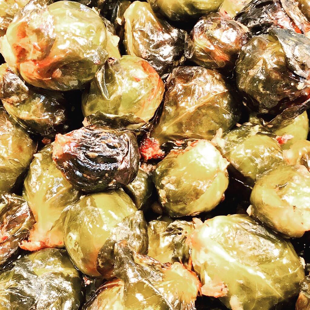 chefsebny's tweet photo. #superfood #apple are future on our #lunchmenu today! #local Cider braised Chicken, roasted #BrusselsSprouts , Apple and Bacon Salad with a light maple, bacon and apple cider #vinaigrette! Great #Teamwork with an awesome result @FlikISDining #localapple https://t.co/N5Qni0v1TJ