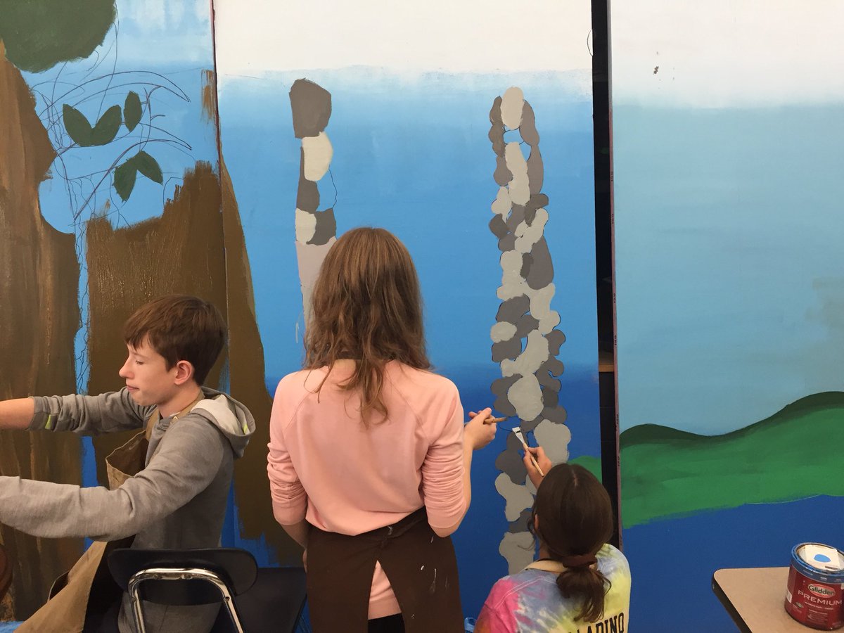 MissReilsRoom's tweet photo. Another day of #setcrew fun! Our set is really taking shape now! @bhms_musical1 #BHWarriorPride https://t.co/r9i7lHCUqw