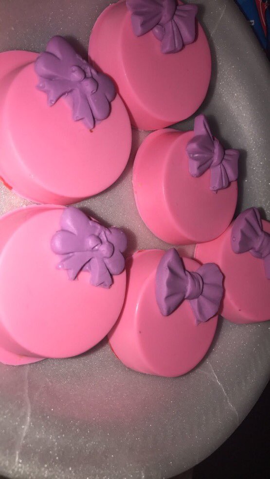 hiiambriiittttt's tweet photo. #TheSweetestBitee Is Having A Candy Table Sale π sale Begins Sept. 10th And Ends November 10th
No Item Substitution
Candy Table - $95
Includes :
24 Cupcakes
12 Candy Apples
12 Cake Pops
24 Chocolate Covered Oreos
12 Strawberries
1 Tub Of Ice Cream
3 Candy Jars https://t.co/TpooPbV0CJ