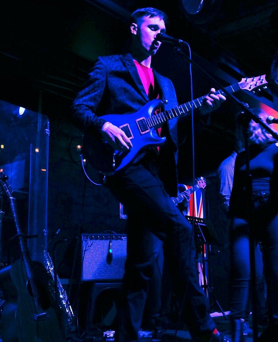 Bring your moves, we'll bring the live music  🎶 
- 
- 
- 
- 
#chicago #thebassment #livemusic #speakeasy #cocktails #cheers #dance #unique #music #Wednesday #events #lounge #sip  #rivernorth #city #nightlife #travel #destination #escape #red #instagram