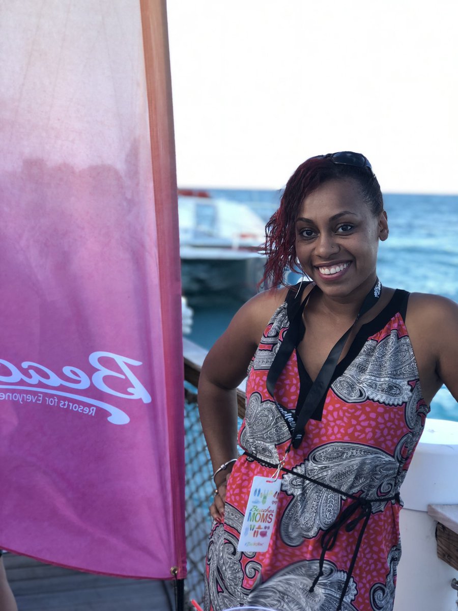 LovePeaceMommy's tweet image. #BeachesMoms Rock the Dock Waterfront Party! #LiveFunner #ShadesofSunset #BeachesTurksandCaicos #SocialMediaontheSand