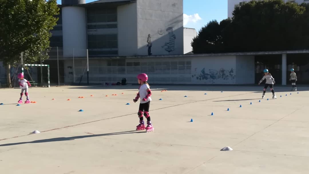 scorpiuspatina's tweet photo. Las sesiones de hoy en las pistas del IES Nicolás Copérnico, disfrutando del🌞ecito #freestyle #inline #kids #sco #skate #scorpiuspatinaje #ecija #lacarlota #fuentesdeandalucia #ecijapatina #carlotapatina #fuentespatina #patinaje #patinar #skating #skate  #MinisGuerrerxs https://t.co/R1LeKYSHyT