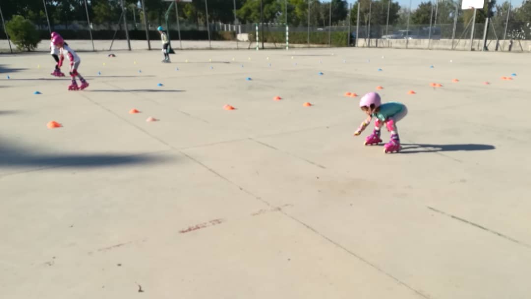 scorpiuspatina's tweet photo. Las sesiones de hoy en las pistas del IES Nicolás Copérnico, disfrutando del🌞ecito #freestyle #inline #kids #sco #skate #scorpiuspatinaje #ecija #lacarlota #fuentesdeandalucia #ecijapatina #carlotapatina #fuentespatina #patinaje #patinar #skating #skate  #MinisGuerrerxs https://t.co/R1LeKYSHyT