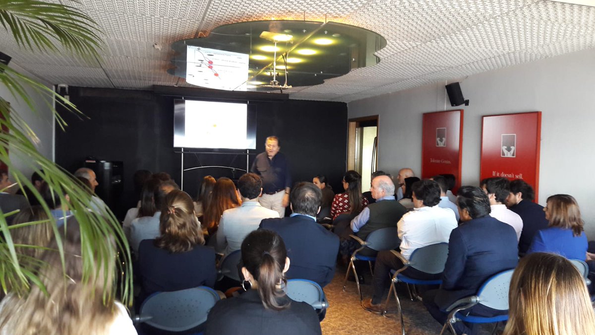 pablo2311's tweet photo. "Si sos uno más, sos uno menos.
 Distinguite o extinguite."
Geniales conceptos que nos dejo hoy @albertolevy77  en la reunión con clientes.@PuntoOgilvy @NeoOgilvyUY @GeometryGlobal @talktoAlan #Red #spotlike https://t.co/Ml0TQD0vXi