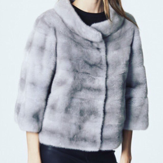 ArreglosPiel's tweet photo. Acortar tu #abrigodepiel es una forma fácil de actualizarlo y darle una segunda oportunidad✂️ https://t.co/802UDAvO2H ✂️ #fashion #arreglosdepiel #peleteria #pieles #abrigos https://t.co/g3q54phXHe