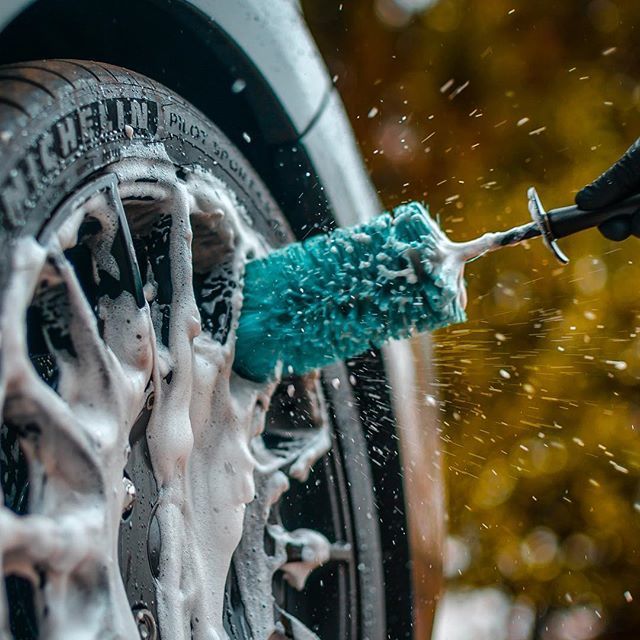 AutoFinesse's tweet photo. Get stuck in - Barrel Brush #autofinesse #theartofdetailing #detailersfuel #TeamAF #detailersden #detailing #detailingdoneright #detailingproducts #carcareproducts #wheelbrush #wheelcleaner #AFdetail https://t.co/AnTqsdg6Rm https://t.co/sS9TKaEj3g