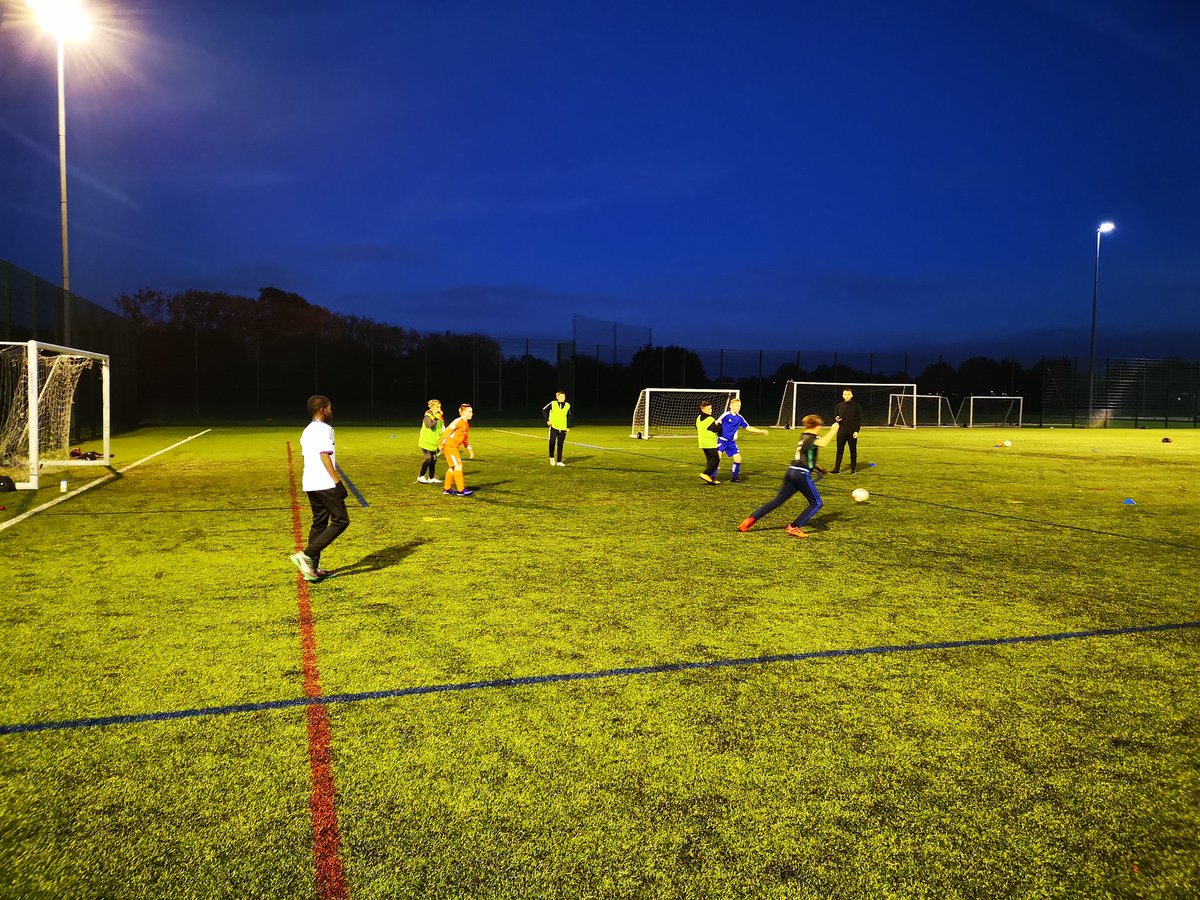 john_badham1's tweet photo. @RoneoYfc #U12 had a really great session tonight, boys attitude and determination is on point!! #COYR https://t.co/PG7BSt688F