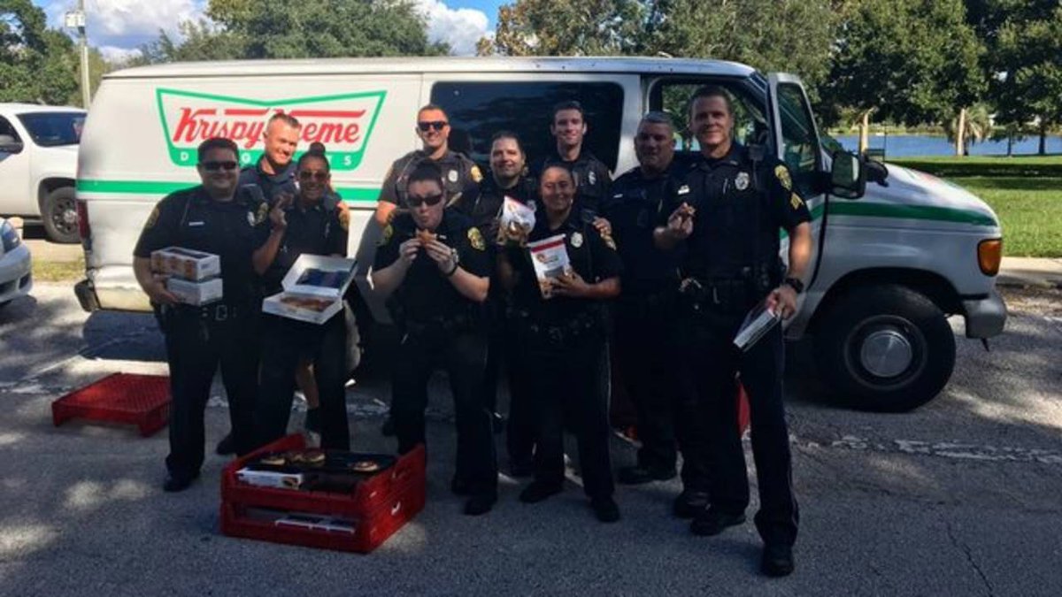 Florida cops celebrate after finding stolen Krispy Kreme delivery van. bit.ly/2P1gKbR?utm_so… https://t.co/p6x1sLejT7