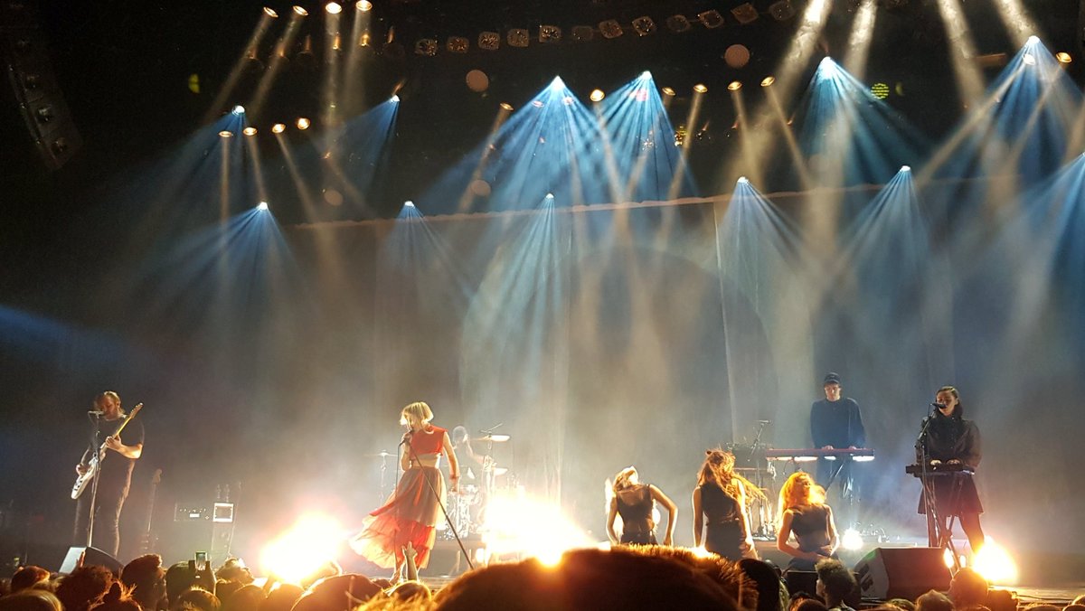 Hawtpockets's tweet photo. Aurora, TivoliVredenburg. 

ᴍᴀy ᴄᴏɴᴛᴀɪɴ ᴛʀᴀᴄᴇꜱ ᴏꜰ:
| #Utrecht | @auroramusic | @tivre_utrecht | https://t.co/SoWnc6xU1s