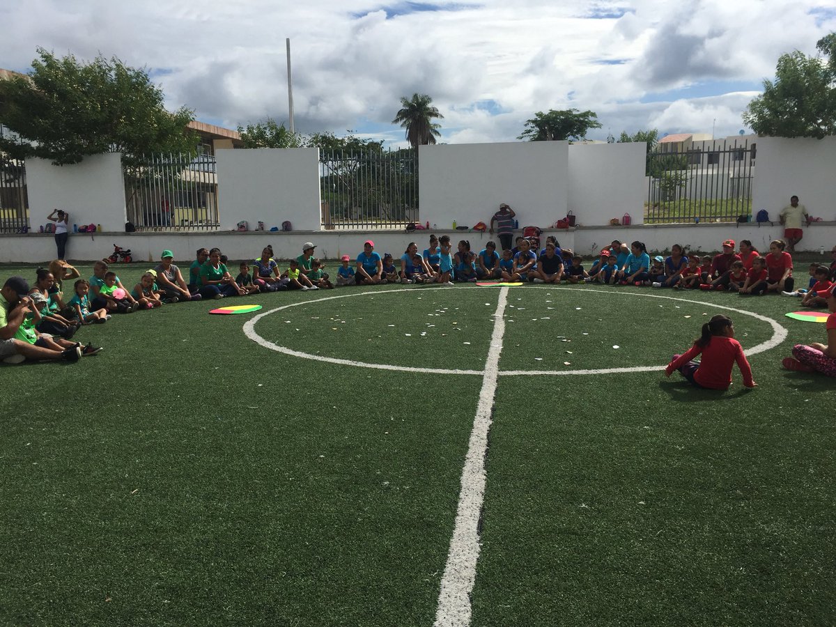 LauraIbarraP's tweet photo. Día mundial de la Alimentación 🍎 Actividad con padres de familia y niños; JdN “Centenario de la constitución de 1917” @jpauletm @dalilacs4 https://t.co/zz650I6tem