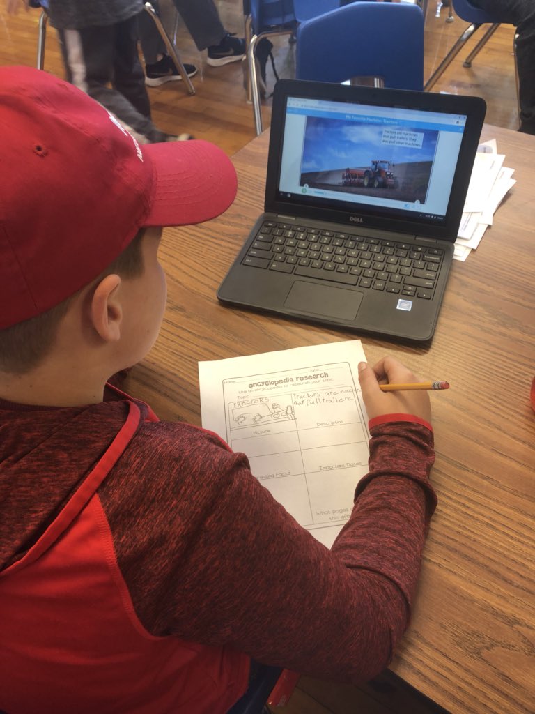 WrightWay2Teach's tweet image. Old school vs new school encyclopedia research! They couldn’t believe I had to use these “ancient” books to write reports 😂 #WCPSsuccess #Comparison #ReferenceSources