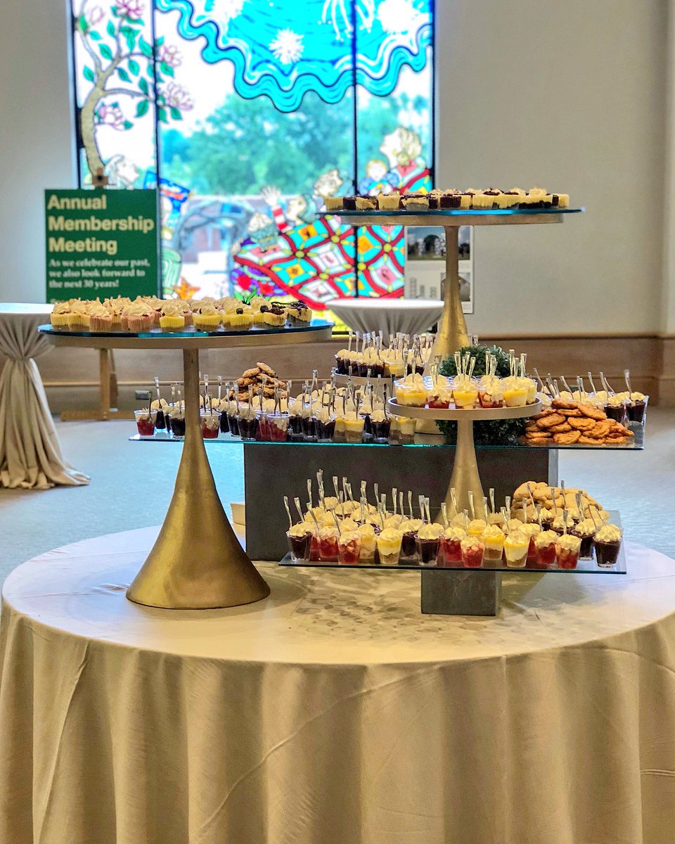 ItsJennieWeller's tweet image. #EventProTip — if you are hosting a large party or corporate reception, instead of only offering one cake or dessert, choose an assortment of mini desserts for guests to pick and choose based on their flavorful-preference. Delish! #ItsJennieWeller ✨ 

JennieWeller.com