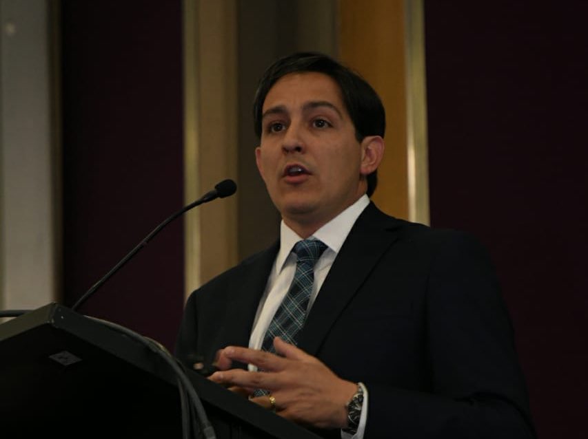 Gabriel Vergara, Country Manager del <a href="/IEbusiness/">iebusiness</a> en Chile se refiere a su compromiso por fomentar el talento femenino en las aulas #SummitMujeryLiderazgo.