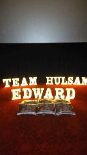 hulsamfamily's tweet photo. A successful Blockscreening of Team Hulsam in support of our very own idol Edward Barber as Simon in #FIRSTdayofLOVE
#PushAwardsMayWards
@maymayentrata07 @Barber_Edward_ https://t.co/TkUrBqWv3Q