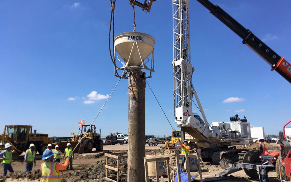 Construction is underway for @bjcdal new Hangar at Love Field. 
#NBAA18 #construction #aviation 

Find more info here:

tectonicdesignbuild.com/jobs-under-con…