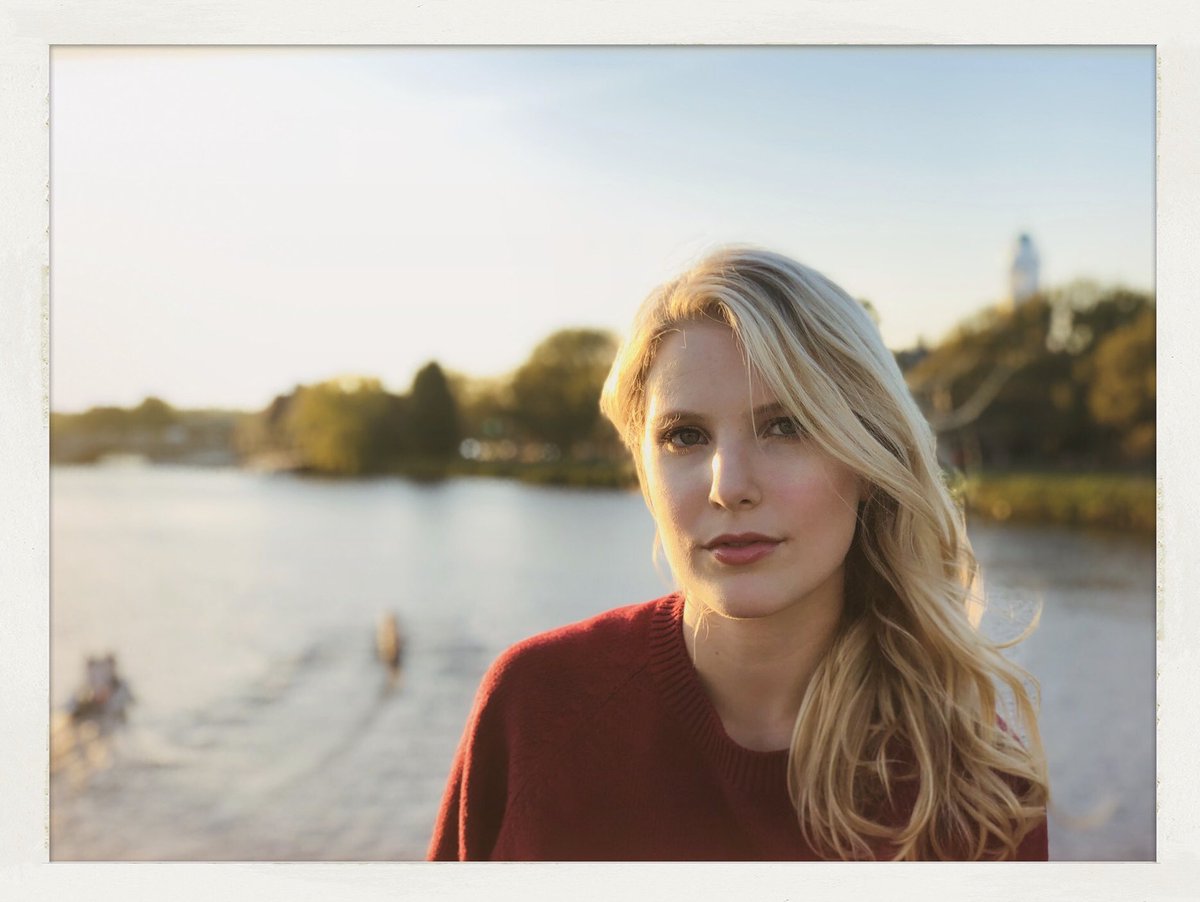 ♥️🍁🚣‍♀️ Head of the Charles this weekend! 🚣‍♀️🍁♥️

📚I’ll be paddling to keep my head above water with Midterms📚