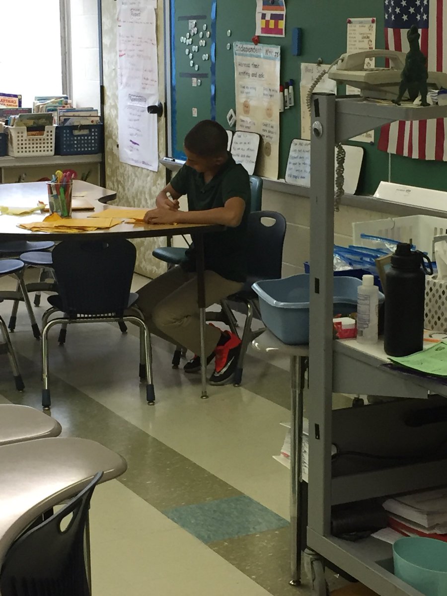 Sullivanpeeps's tweet photo. Our Community Meeting took us out of N26 and into K-3 classrooms today. 8th graders were reading buddies, grading assistants, arts and crafts specialists and mathematicians. You all did a fantastic job!  Your new friends and former teachers want to know when you are coming back? https://t.co/wPfmcXBMne